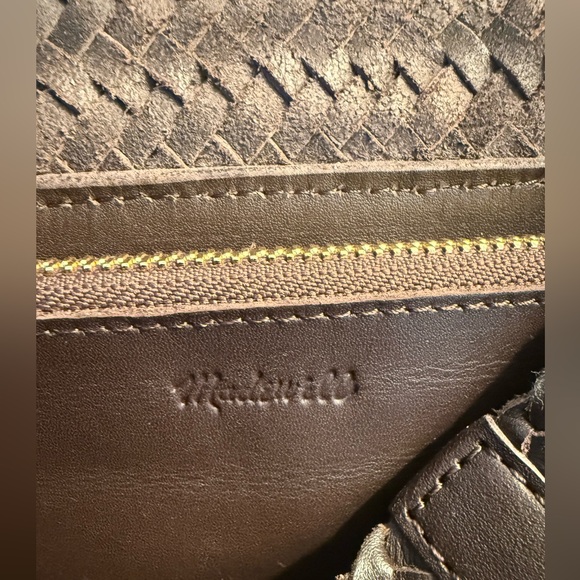 Elegant Brown Woven Tote Bag - Picture 3 of 11